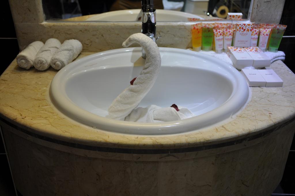 Al Bustan Crown Hotel 2 Arar Værelse billede
