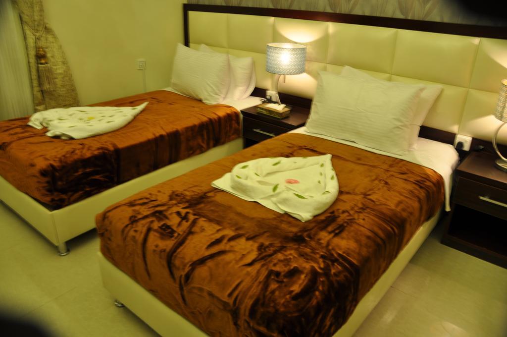 Al Bustan Crown Hotel 2 Arar Værelse billede