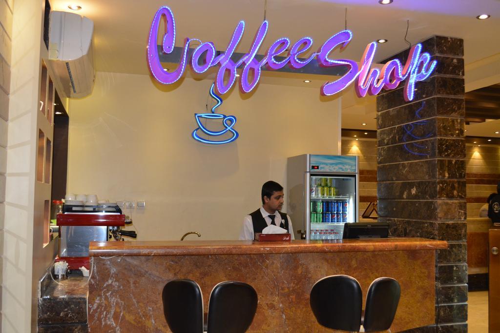 Al Bustan Crown Hotel 2 Arar Eksteriør billede